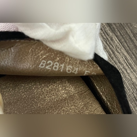 ❌SOLD❌Vintage Chanel Black/Beige Chain-link T-Strap Sandals Size EU 37 - Picture 8 of 16